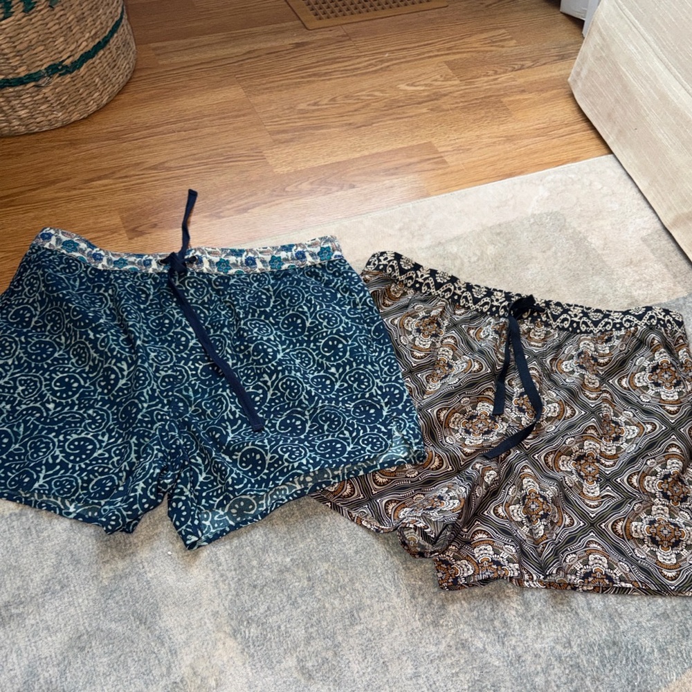 Brand new Sundance Kai shorts in medium comes with both onyx and blue pairs